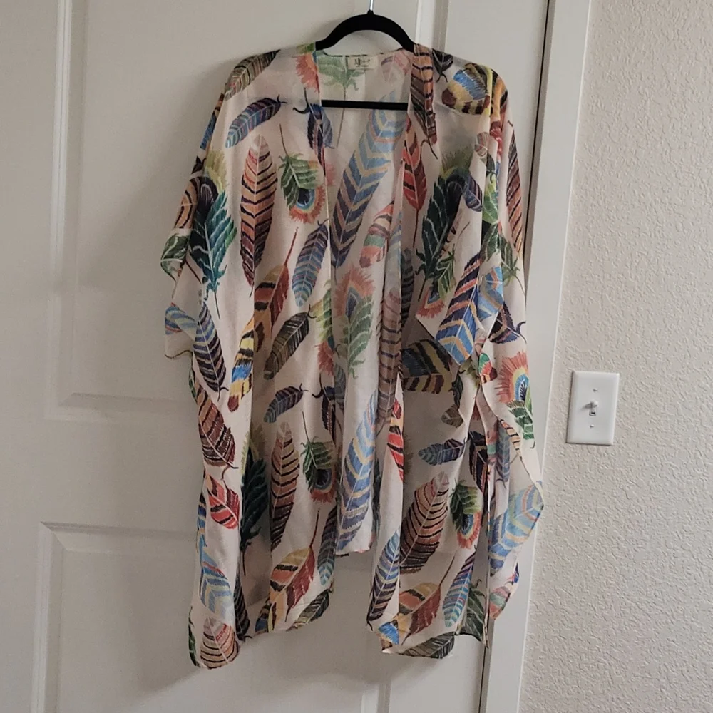 JC Sunny Printed Woven 100 % cotton lightweight Kimono. Feather 🪶 multicolor